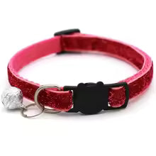 Collar ajustable para gatos con cascabel y diseño colorido